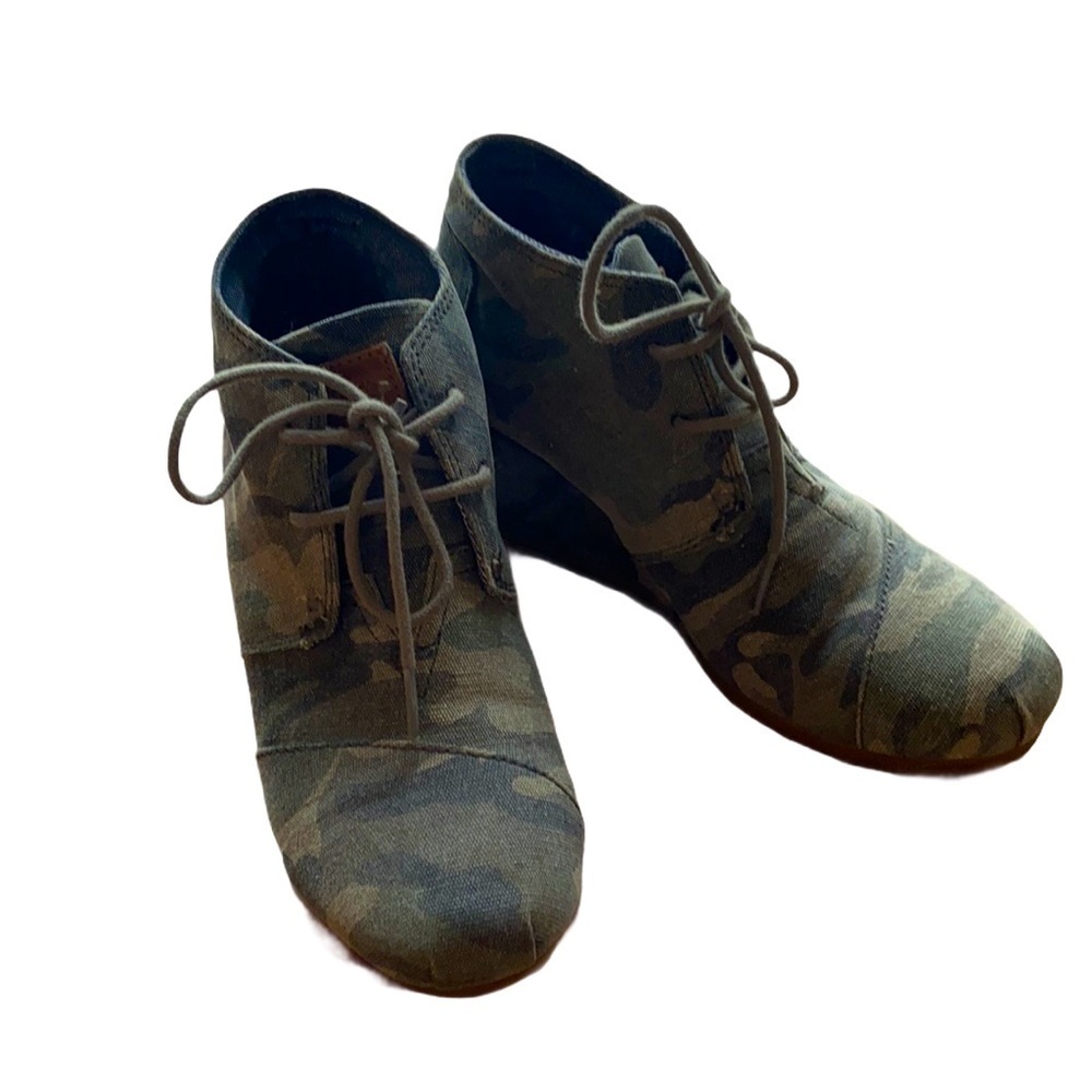 Toms Wedges sz 7.5 camouflage